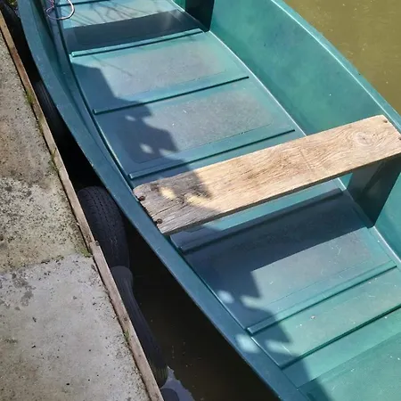 La Chaume Du Marais Poitevin Avec Barque Venice With Boat Apartman Sansais